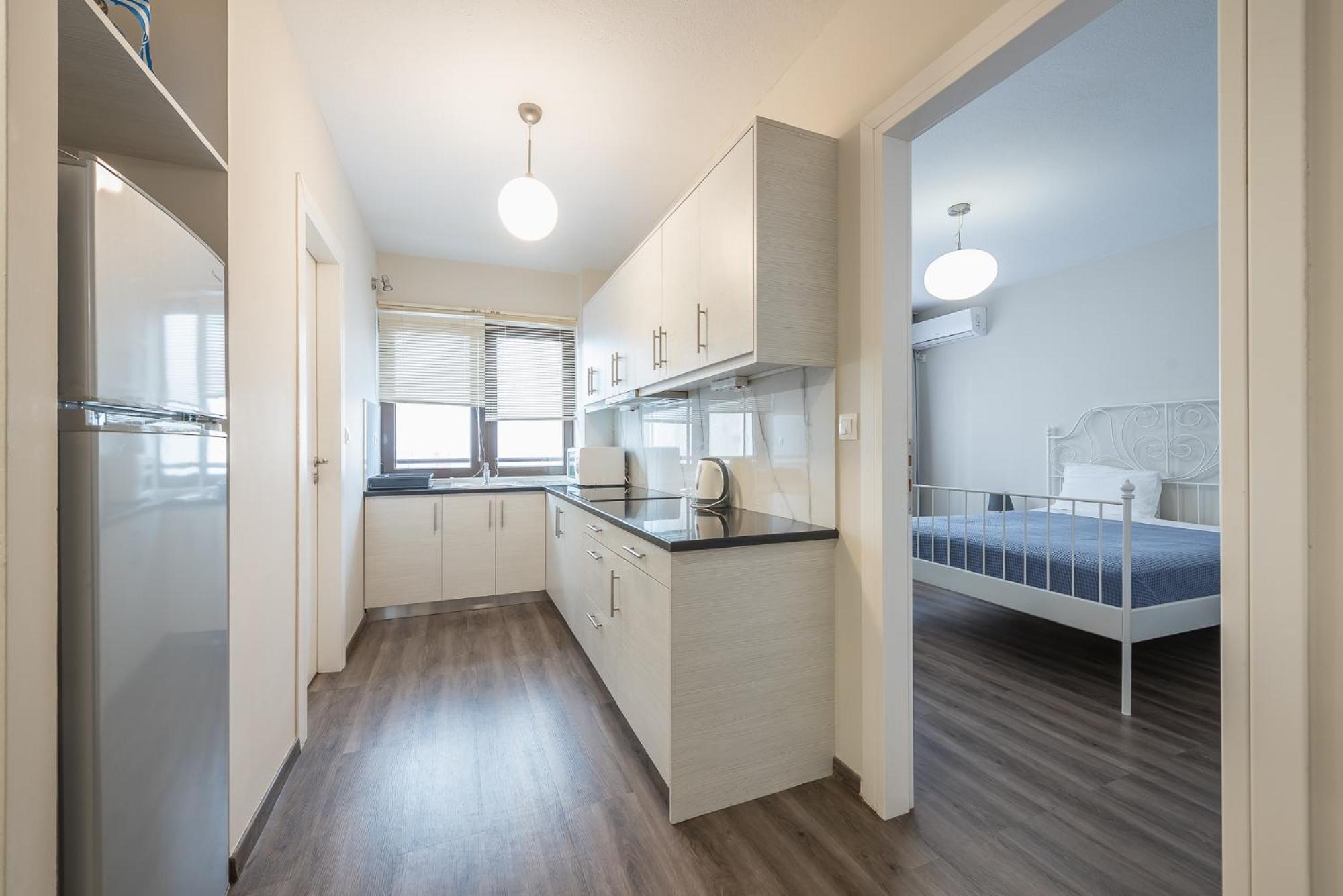 Apartment Steps From Historic Center Plaka