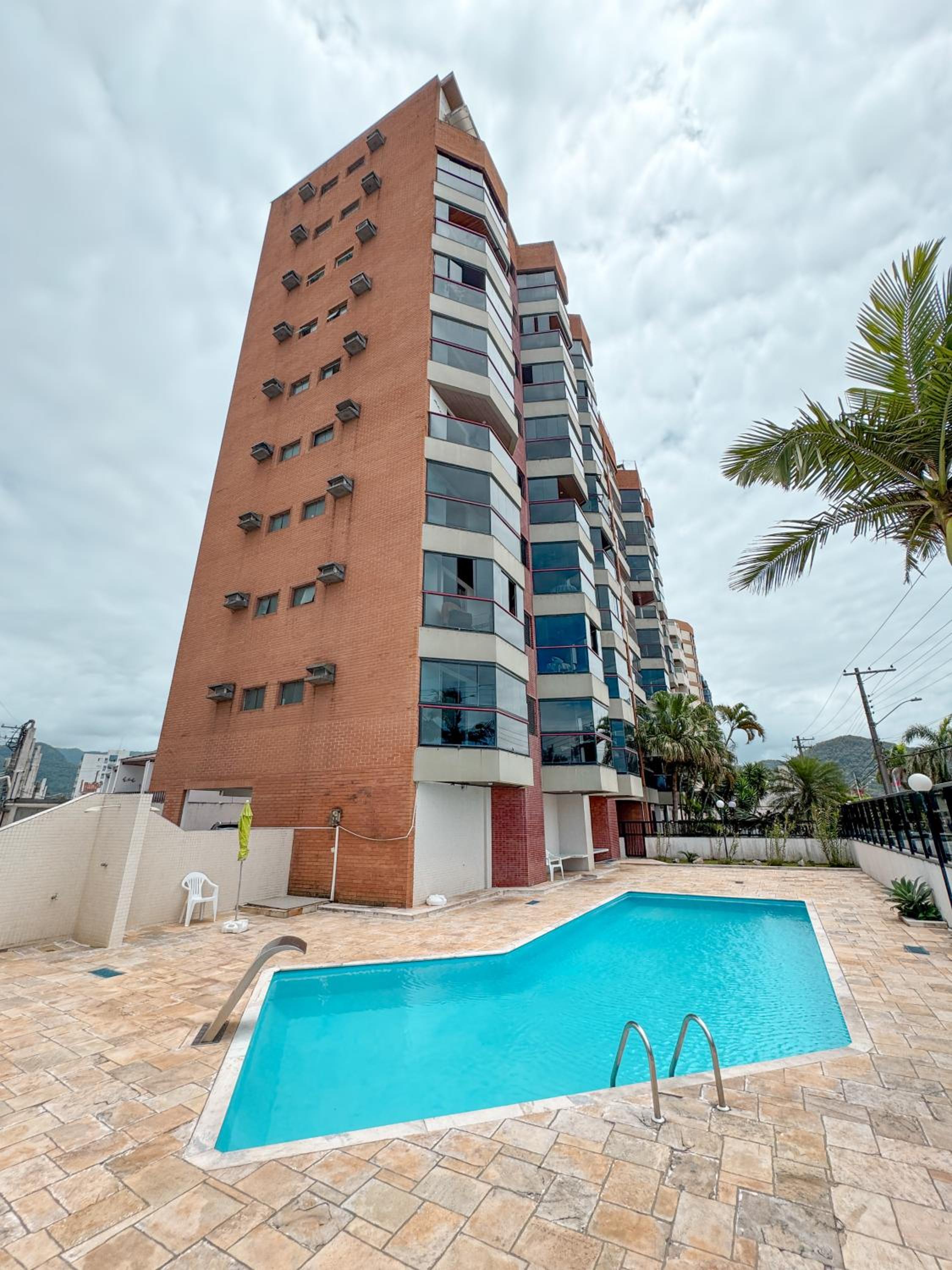 Apt Pé na Areia - Praia Martim de Sá - Espaço Gourmet na Varanda e Piscina