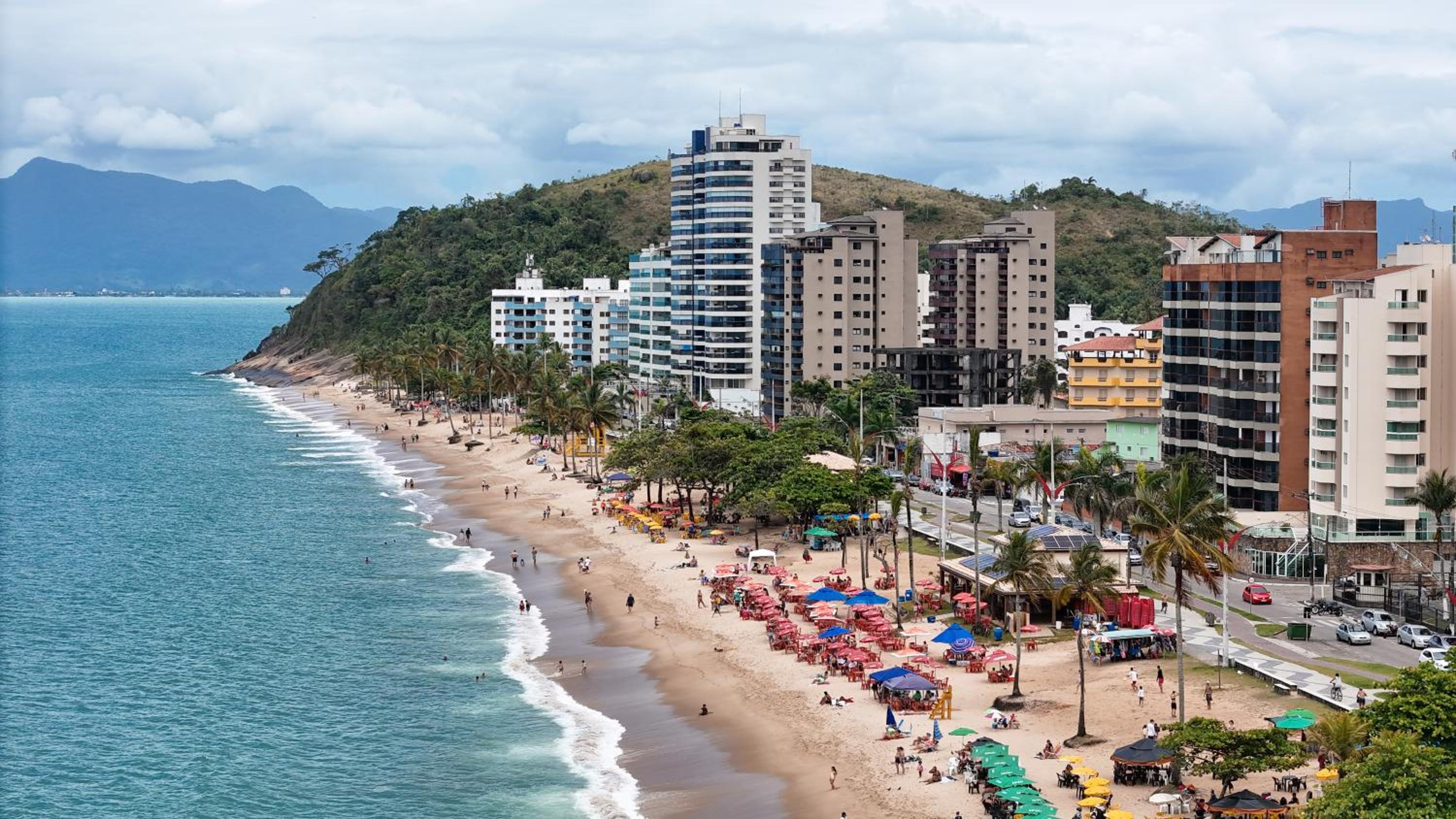 Apt Pé na Areia - Praia Martim de Sá - Espaço Gourmet na Varanda e Piscina