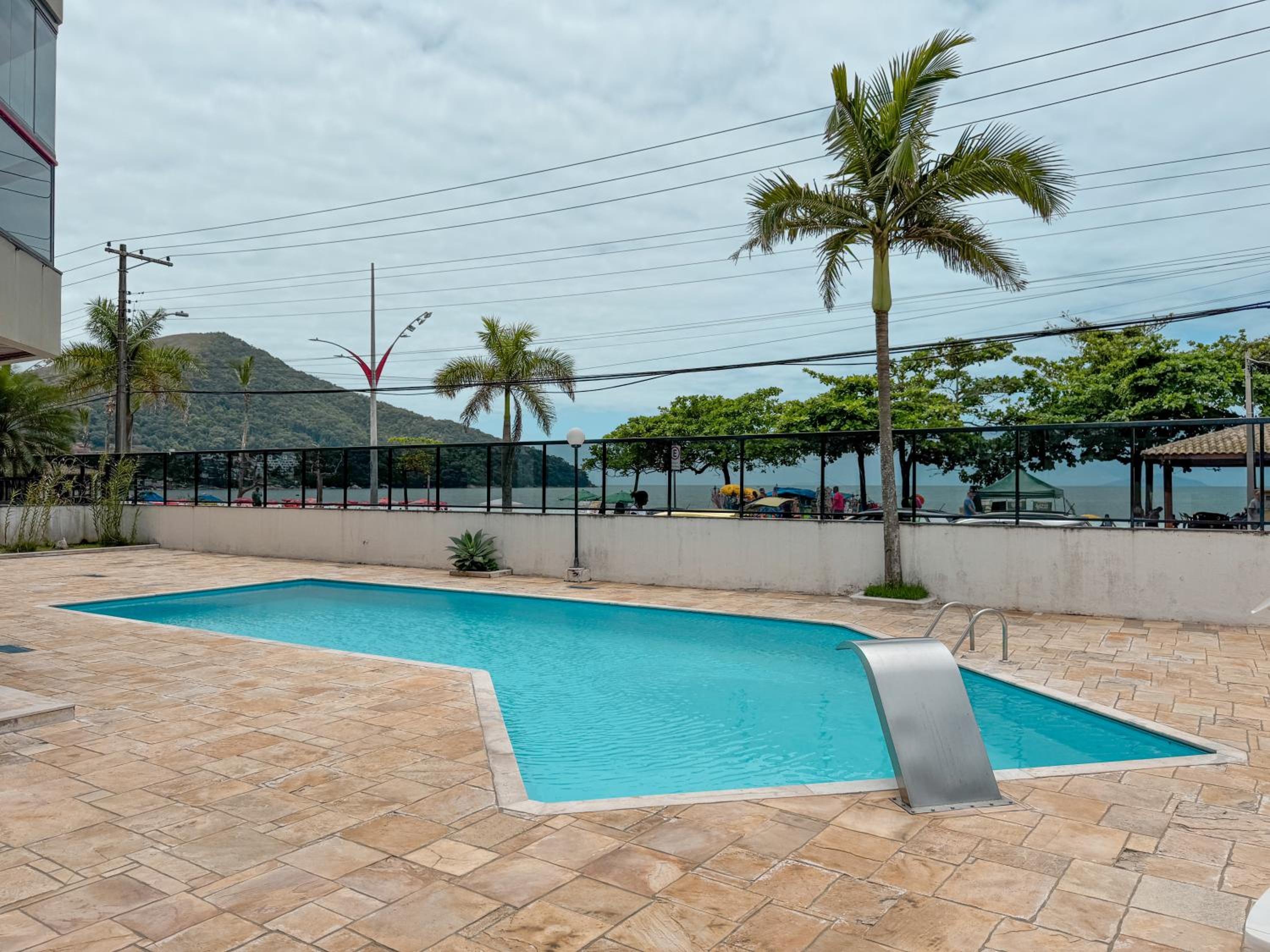 Apt Pé na Areia - Praia Martim de Sá - Espaço Gourmet na Varanda e Piscina