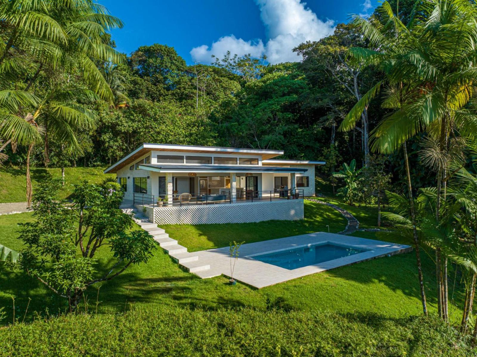 House 15 min from the beach with river access