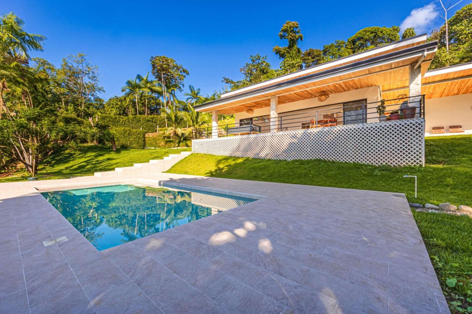 House 15 min from the beach with river access
