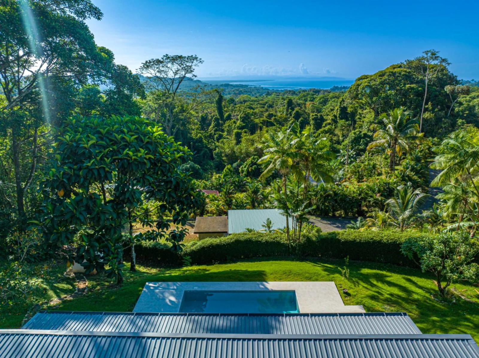 House 15 min from the beach with river access