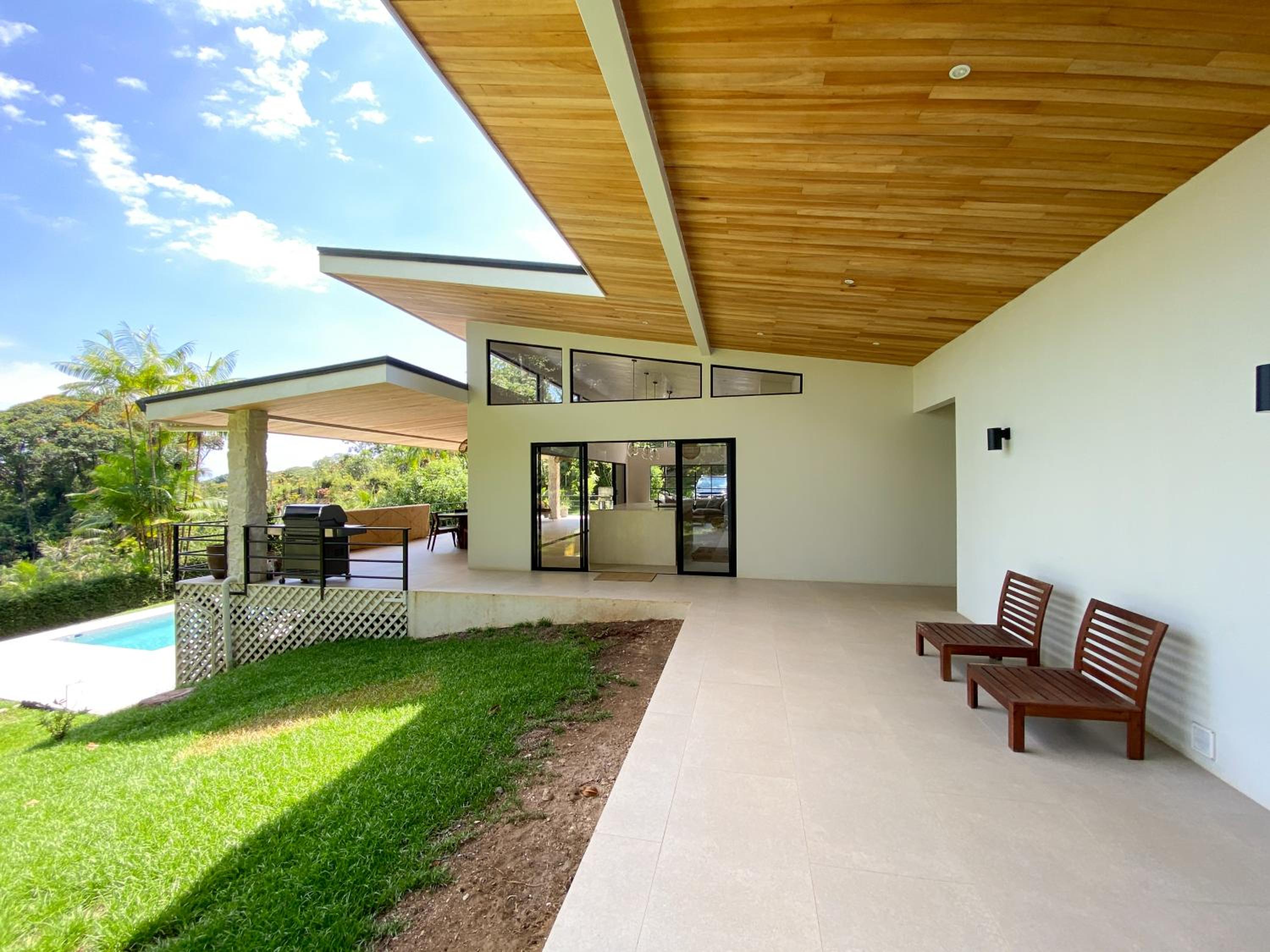 House 15 min from the beach with river access
