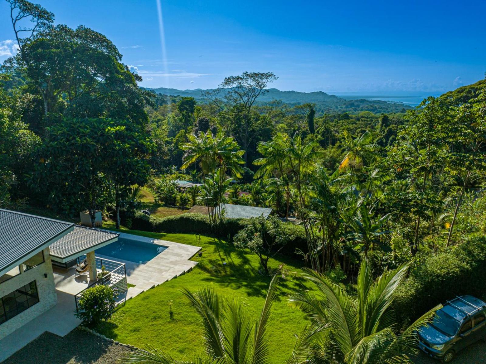 House 15 min from the beach with river access