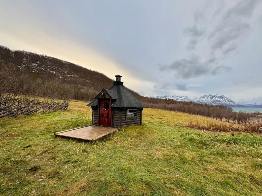 Big cabin in Lyngen Fjords