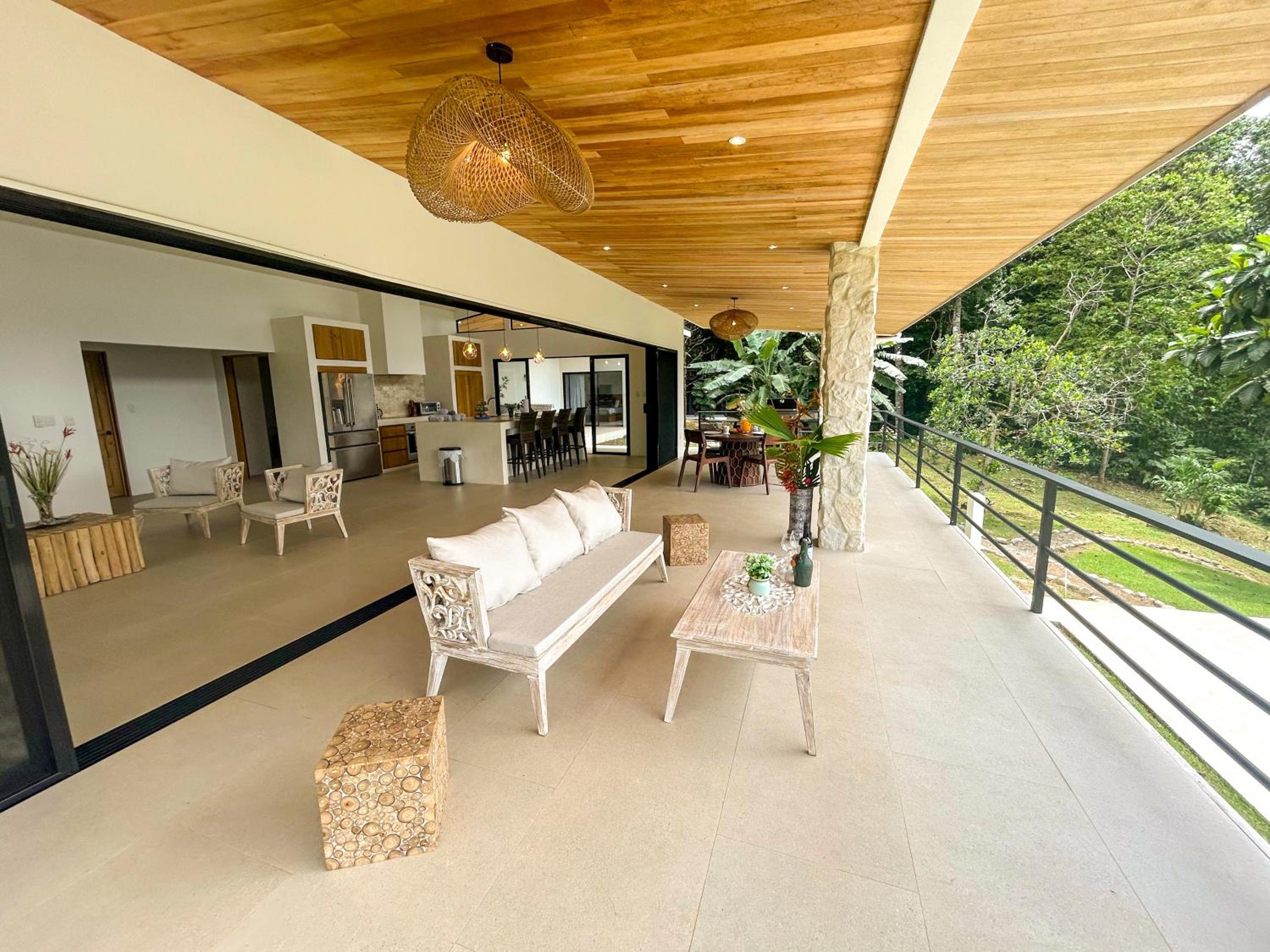House 15 min from the beach with river access