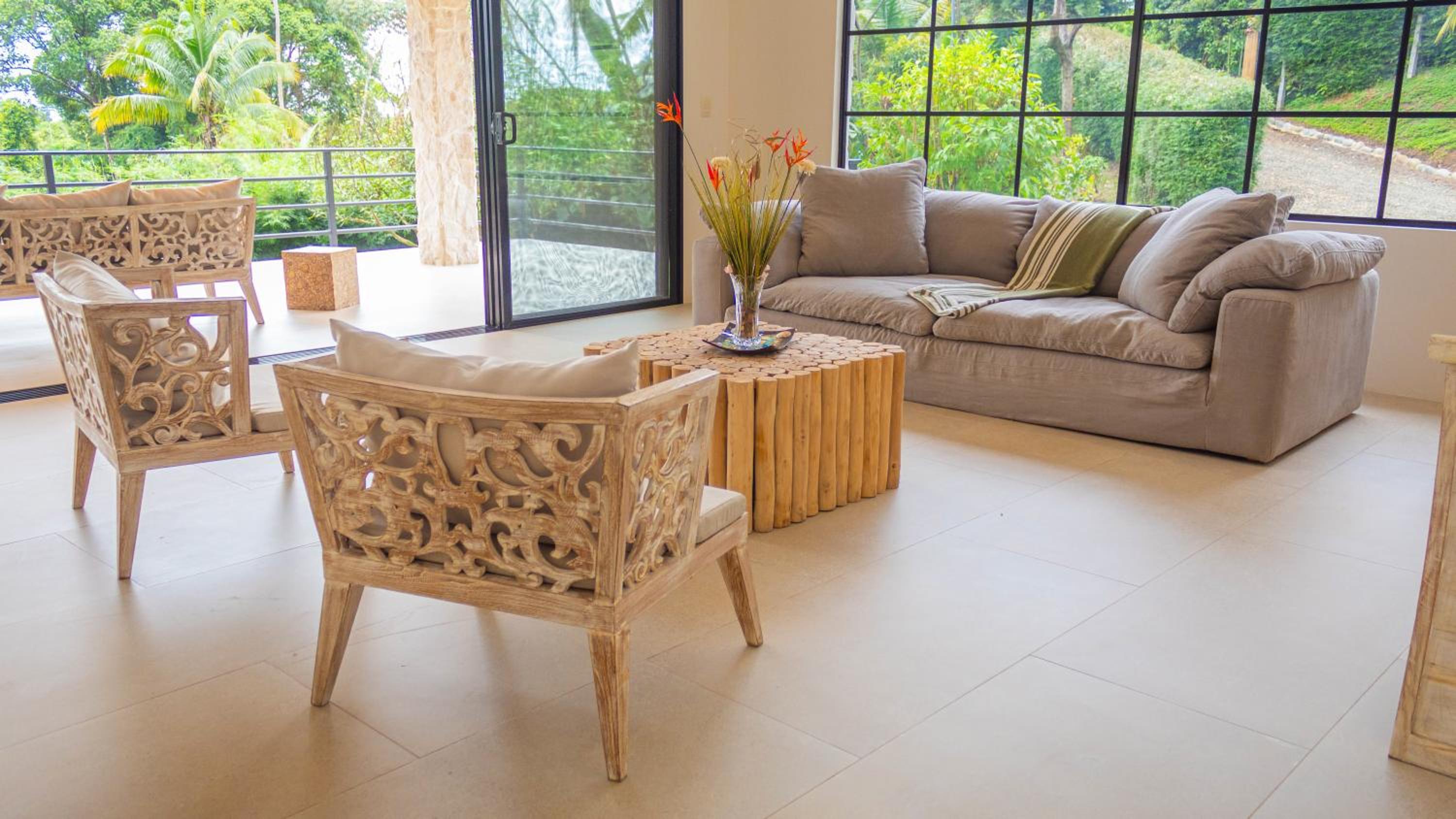 House 15 min from the beach with river access