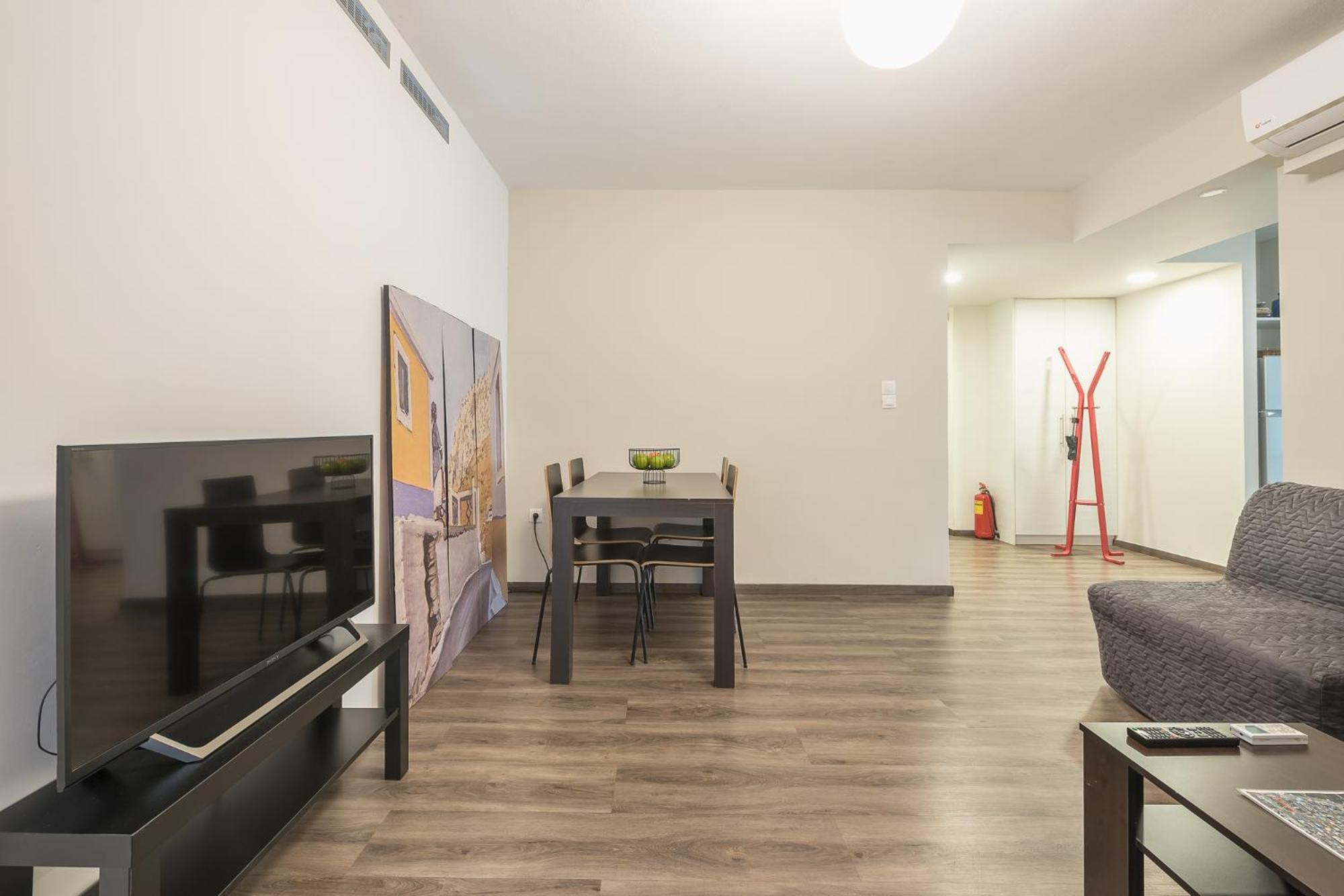Apartment Steps From Historic Center Plaka