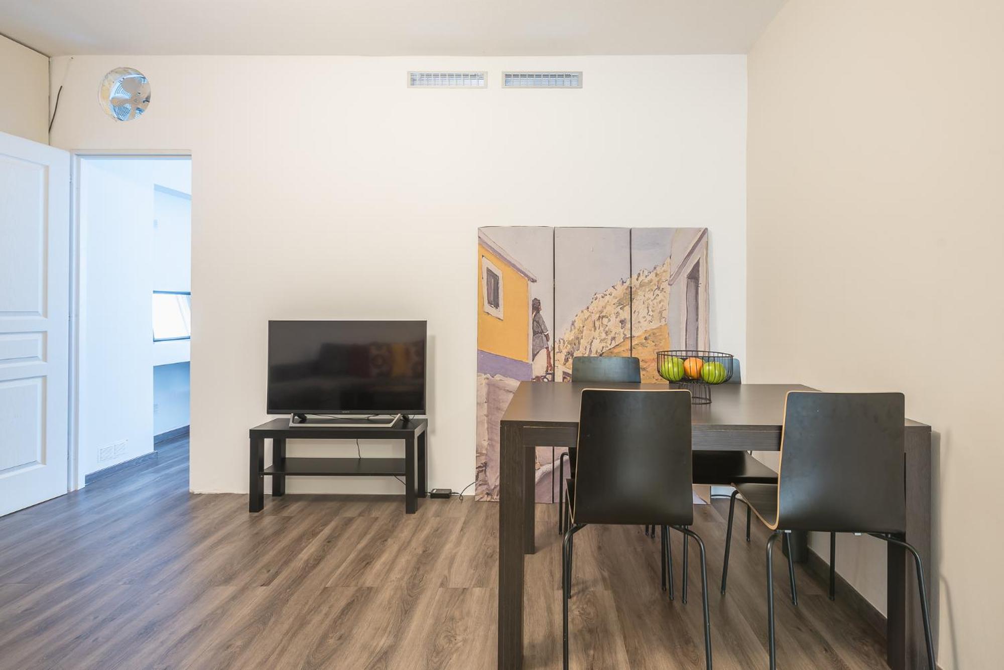 Apartment Steps From Historic Center Plaka