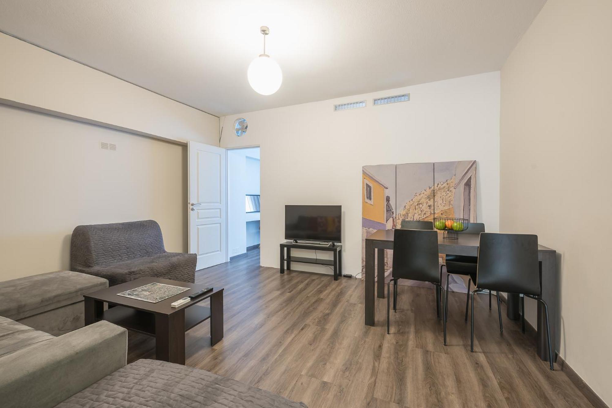 Apartment Steps From Historic Center Plaka