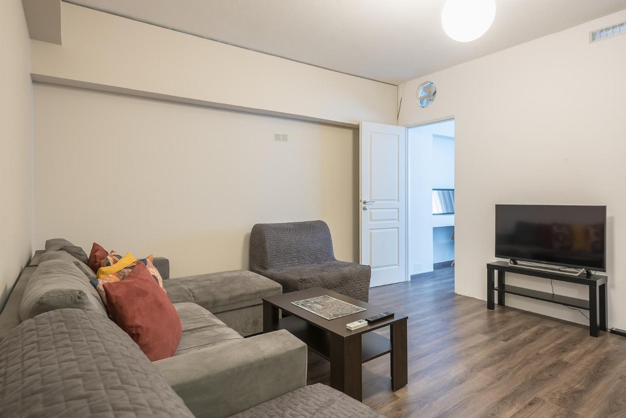 Apartment Steps From Historic Center Plaka