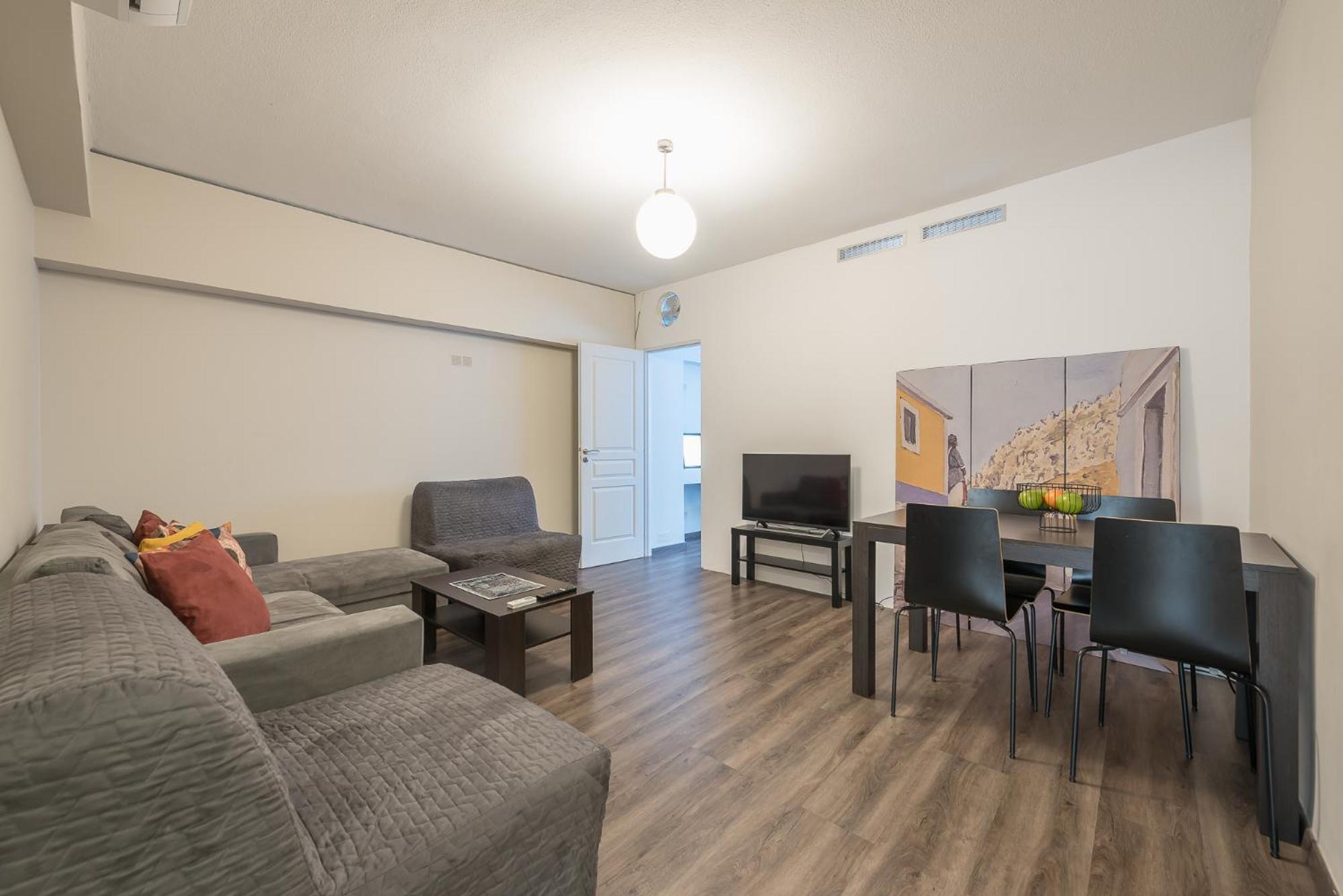 Apartment Steps From Historic Center Plaka