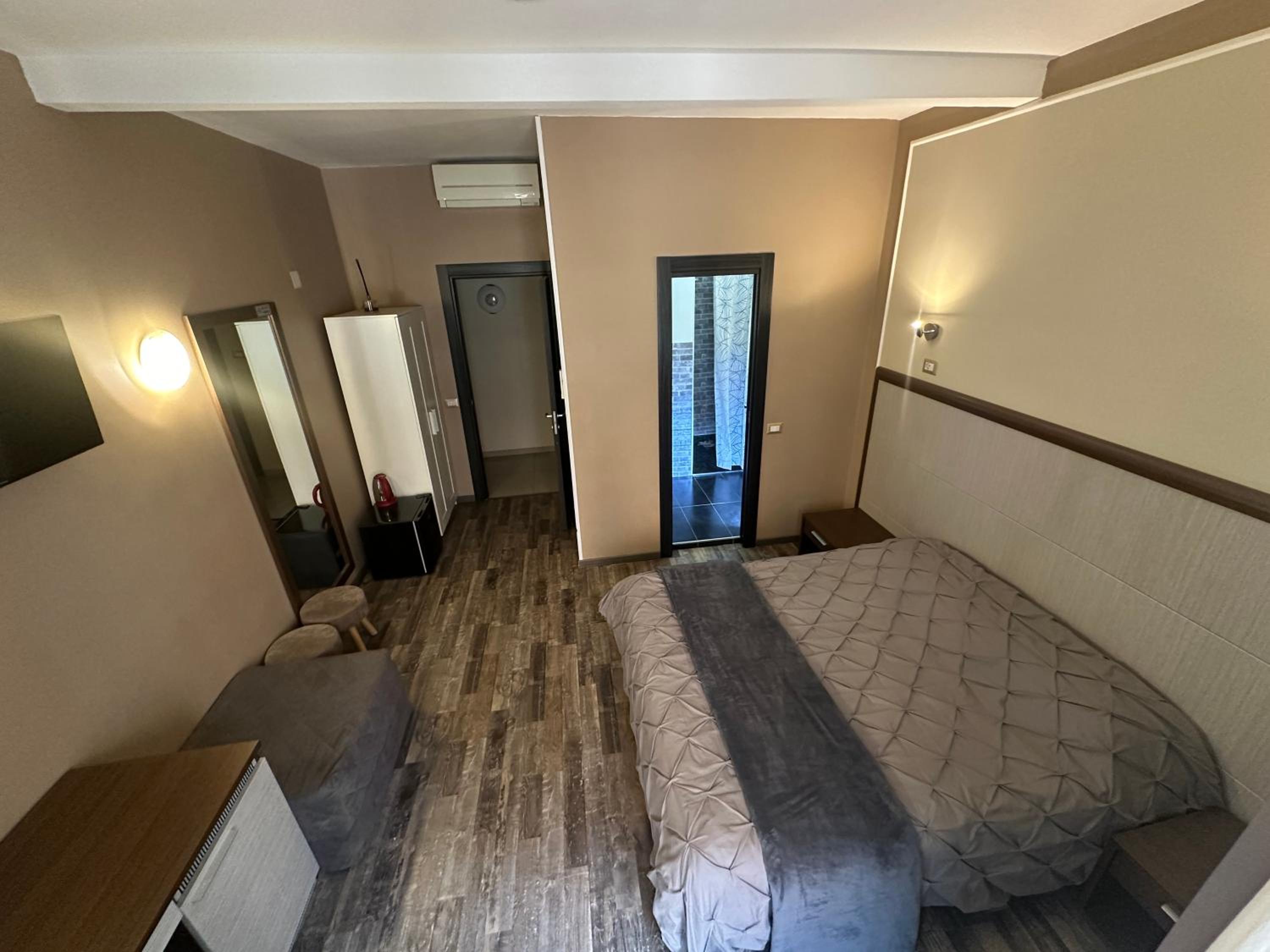 Candia Rooms
