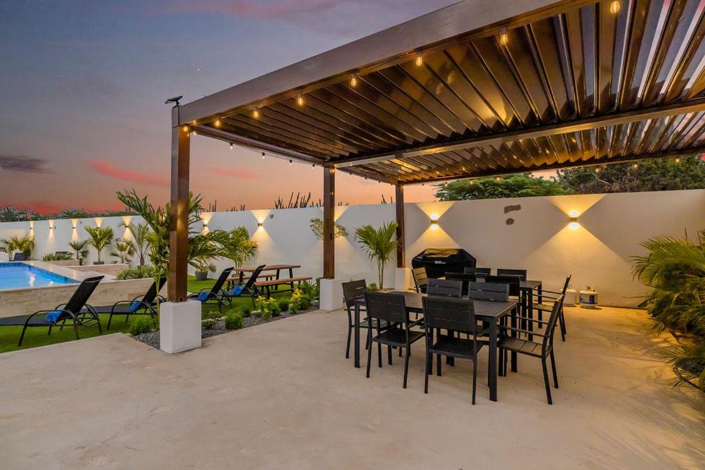 Stunning 6-Bedroom Villa In Aruba