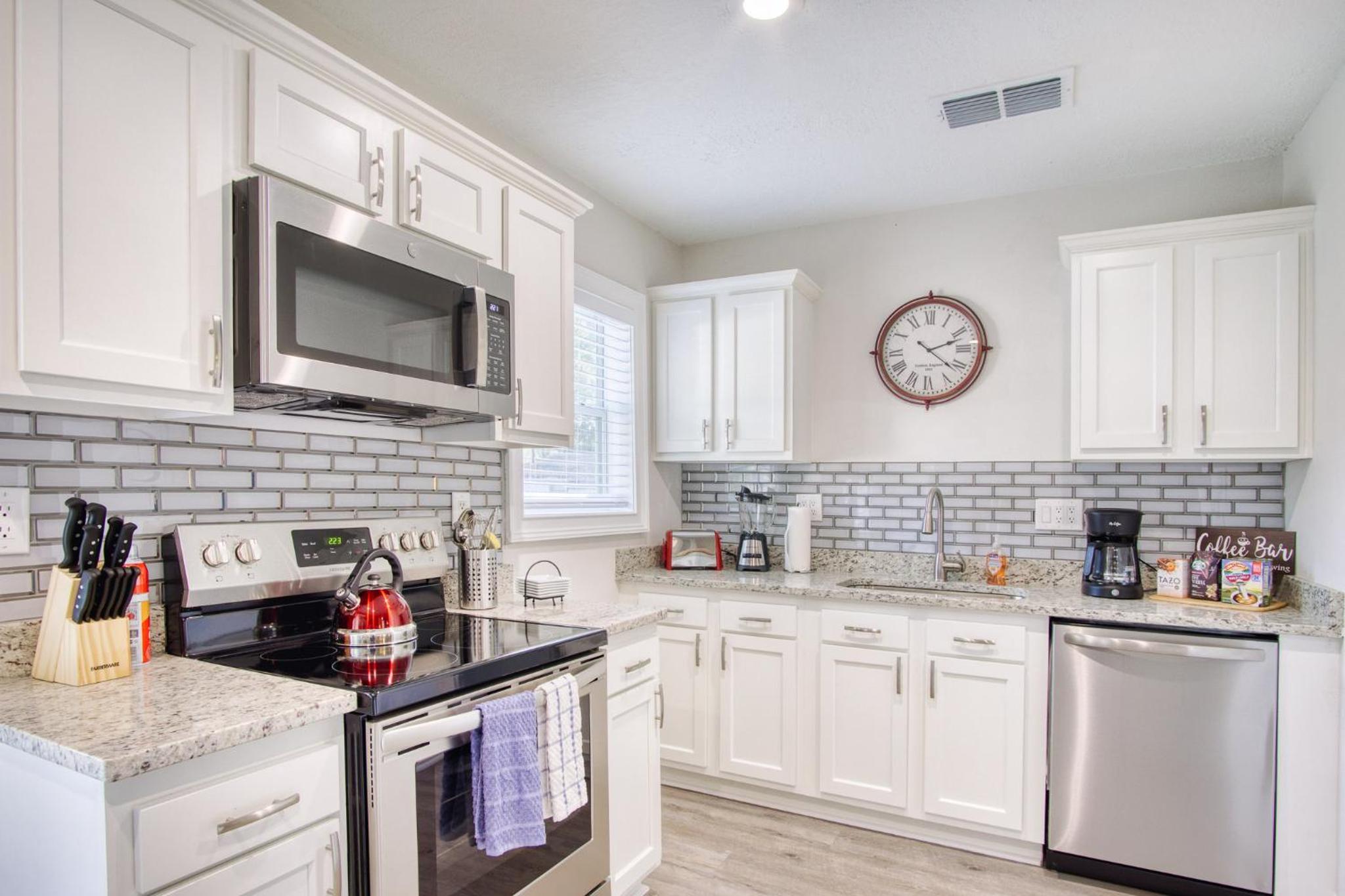 Summer Spot! Charming Florida Cottage 5min to San Marco view 4