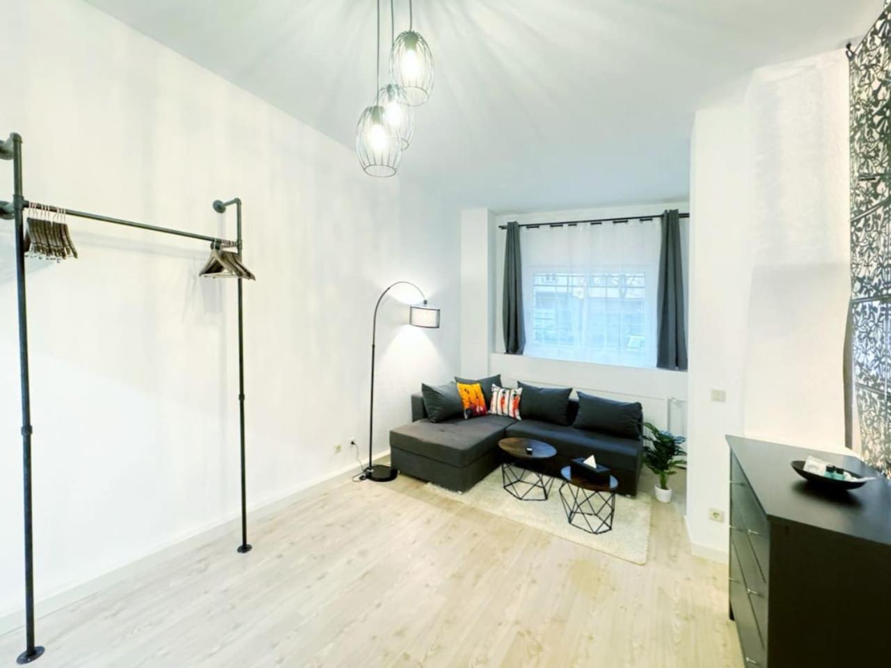 HolidayHome Apartments I Spacious Private Room in Heart of Berlin