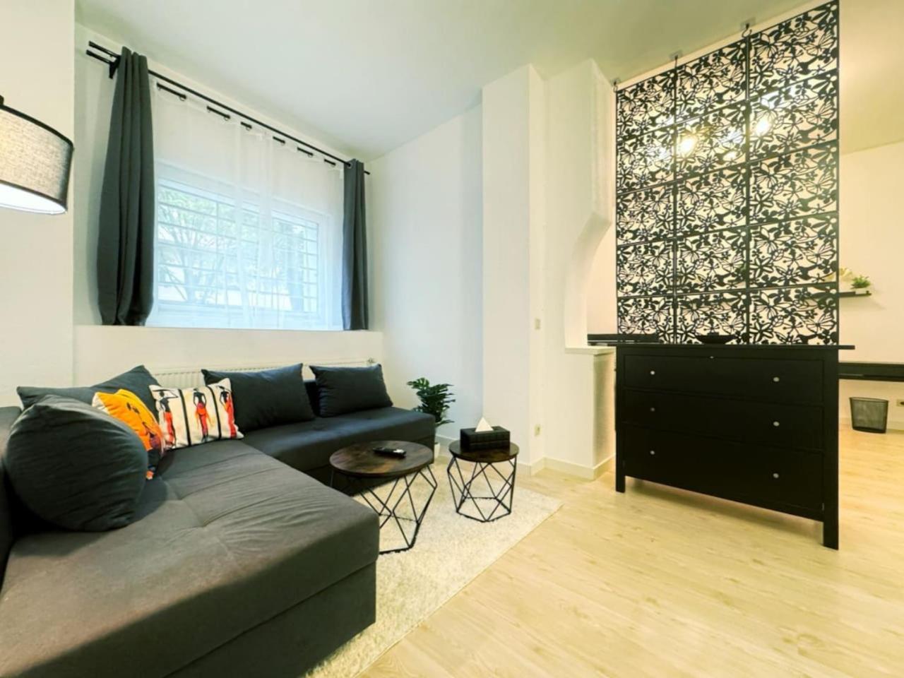 HolidayHome Apartments I Spacious Private Room in Heart of Berlin