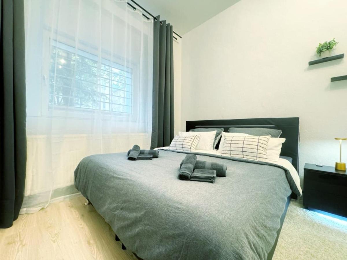 HolidayHome Apartments I Spacious Private Room in Heart of Berlin