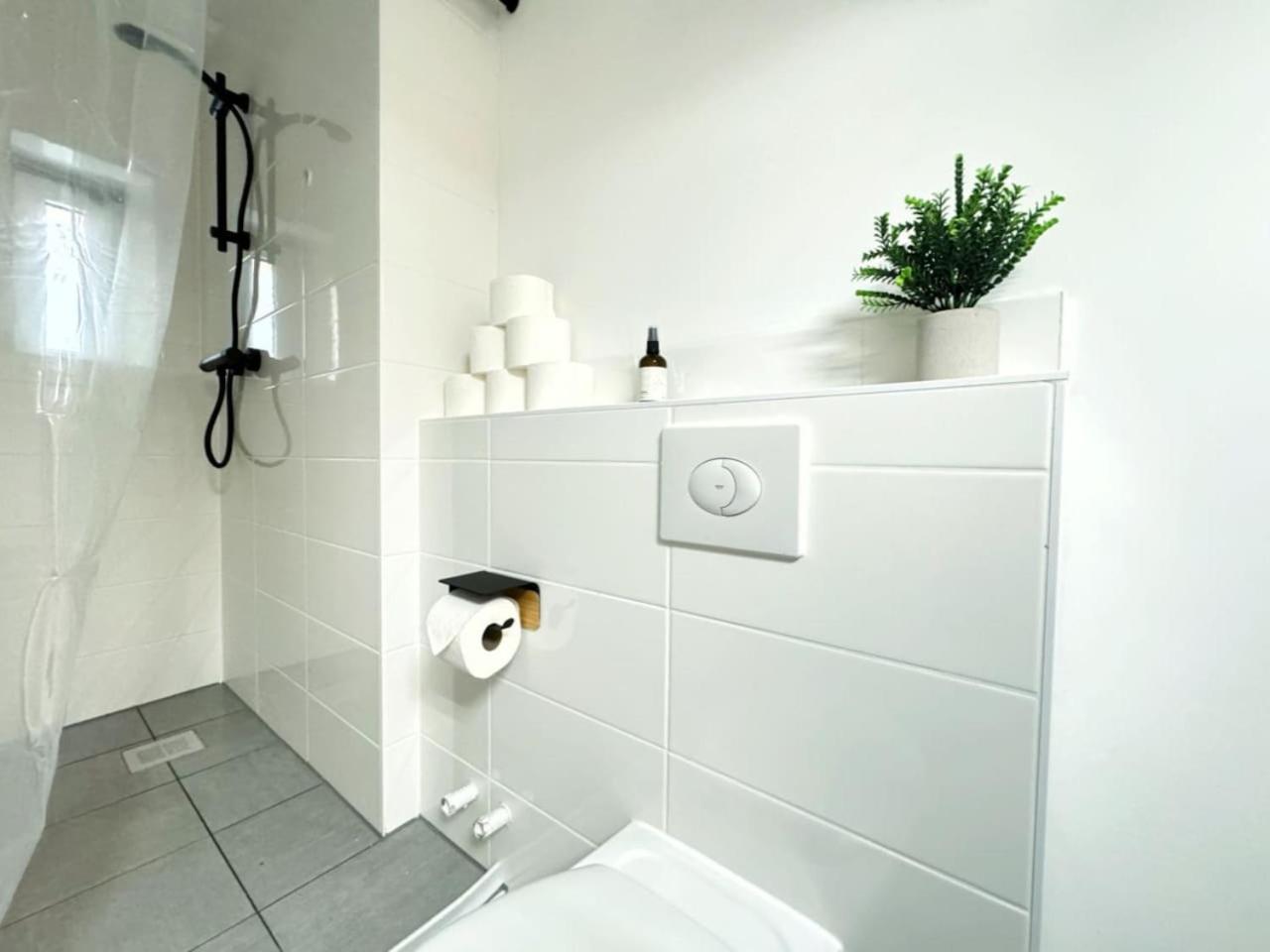 HolidayHome Apartments I Spacious Private Room in Heart of Berlin