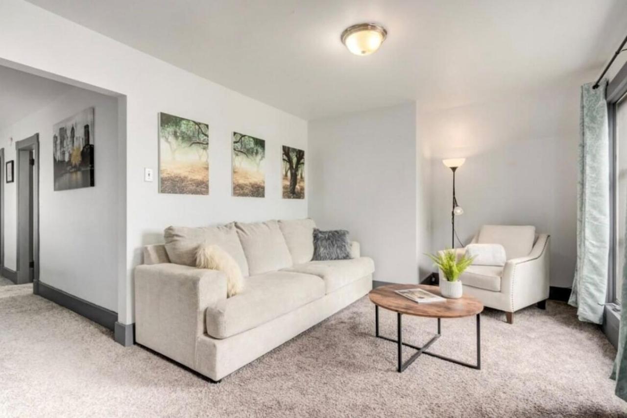 Oakwoods 1BR Suite in Bankview