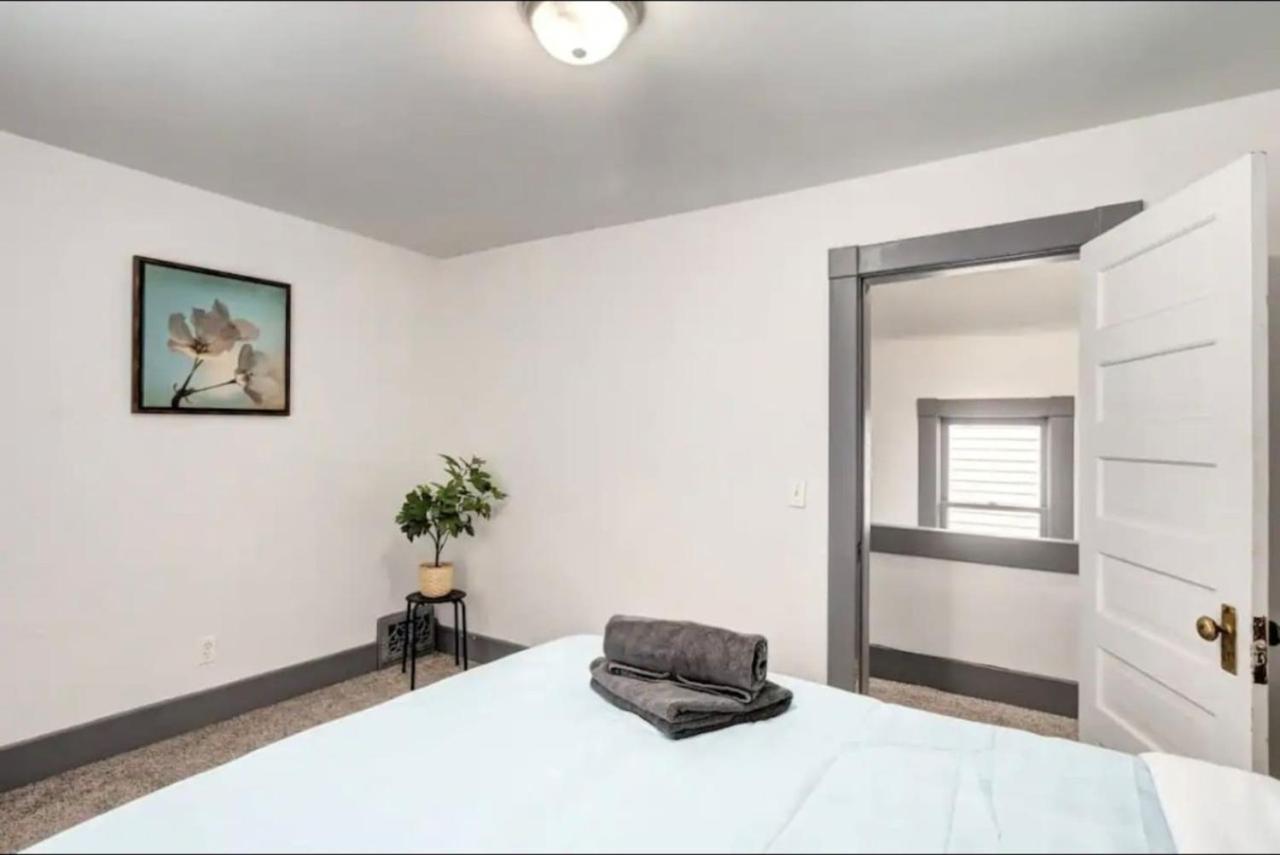 Oakwoods 1BR Suite in Bankview
