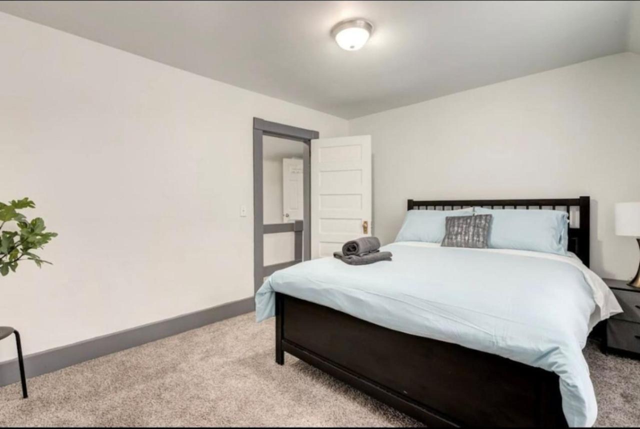 Oakwoods 1BR Suite in Bankview