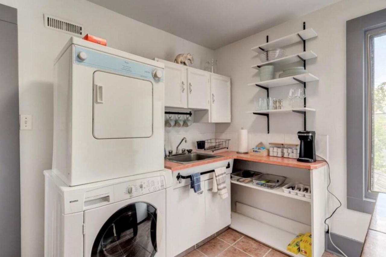 Oakwoods 1BR Suite in Bankview