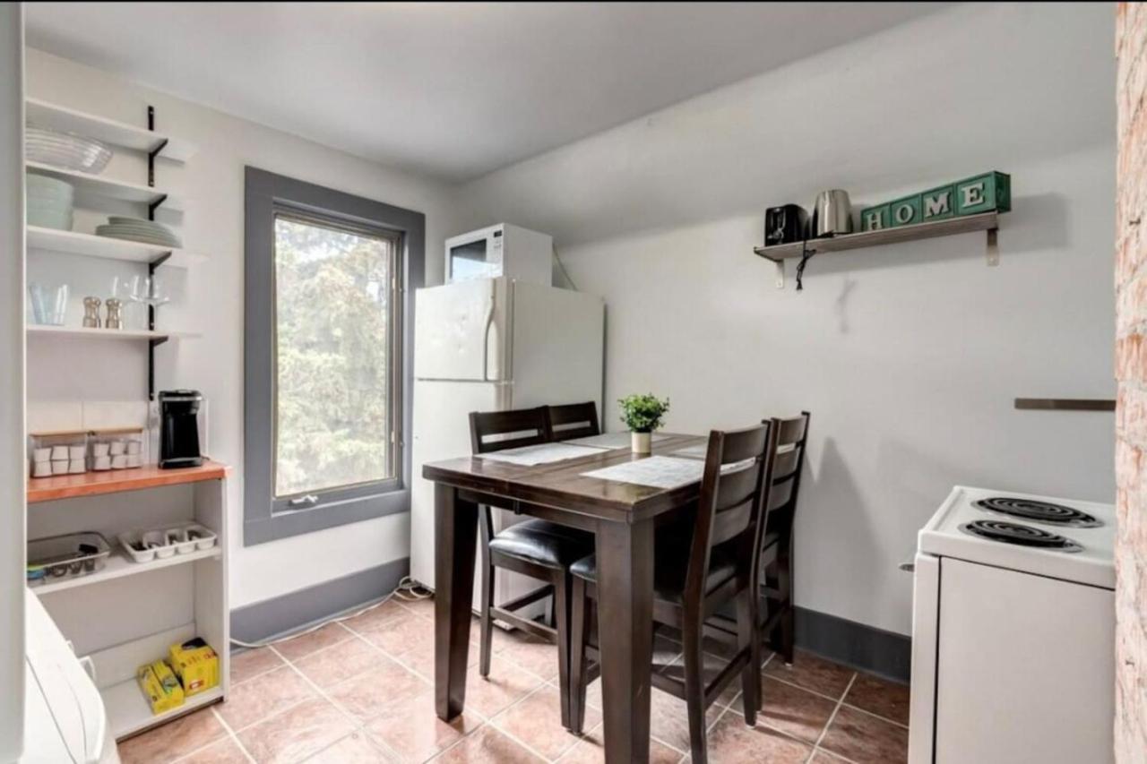 Oakwoods 1BR Suite in Bankview