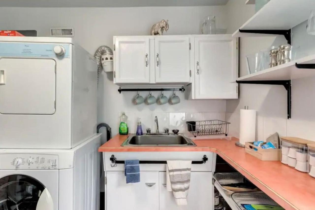 Oakwoods 1BR Suite in Bankview