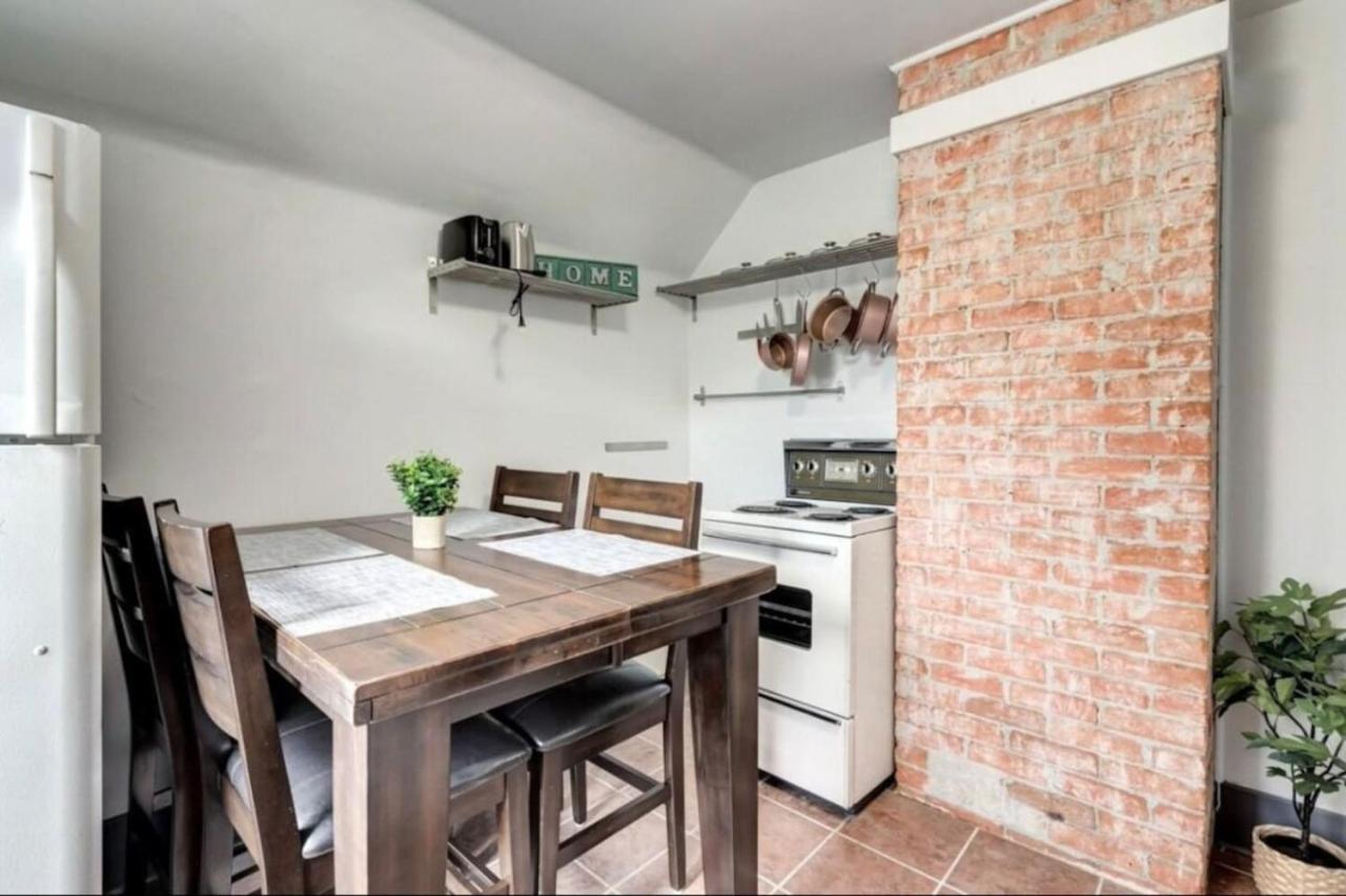 Oakwoods 1BR Suite in Bankview