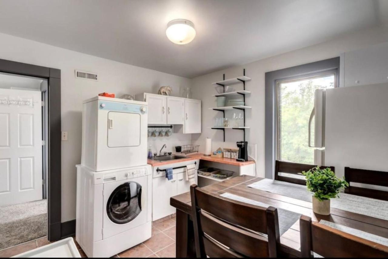 Oakwoods 1BR Suite in Bankview