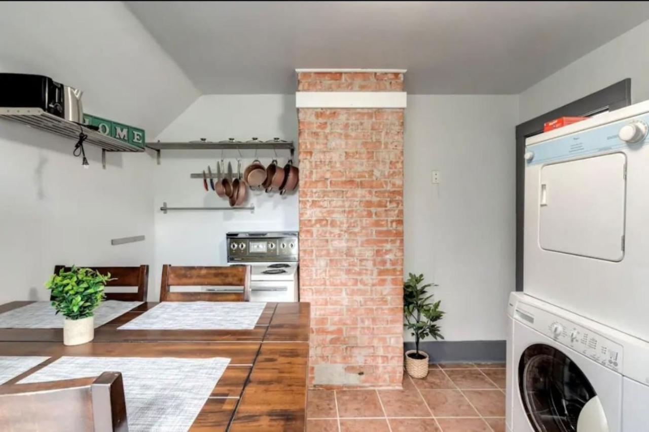 Oakwoods 1BR Suite in Bankview