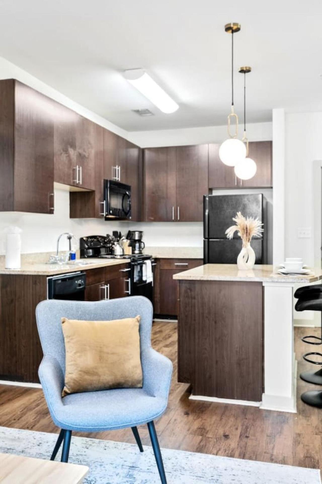 Birmingham Vacations - Trendy 2BR with Easy Access to Birmingham - Property Image 24