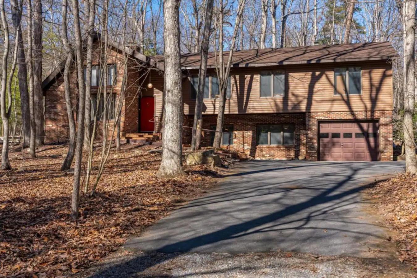 Ultimate Family Getaway Hot Tub and Movie Nights view 5