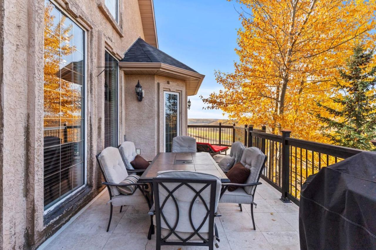 Country Escape - Acreage Home with Park