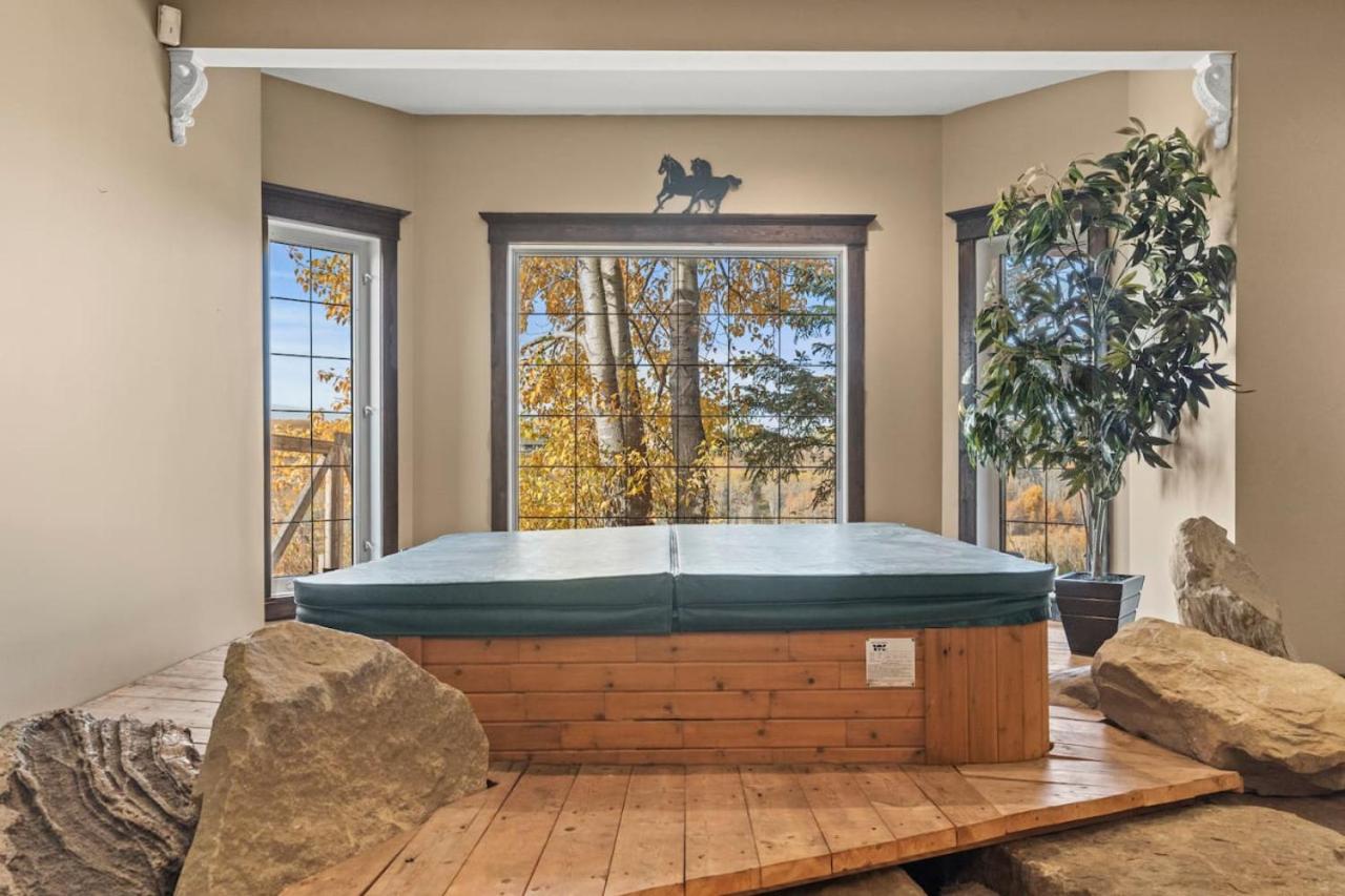Country Escape - Acreage Home with Park