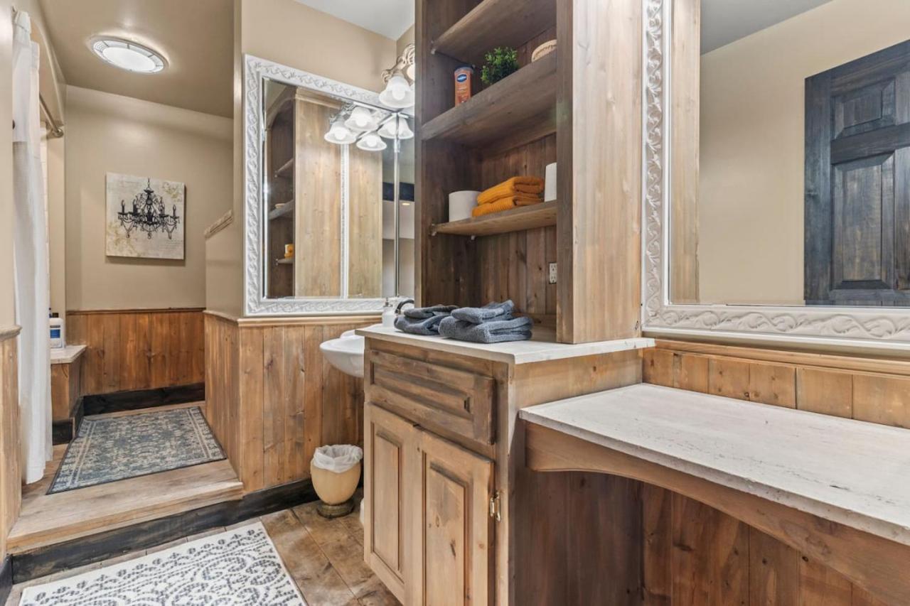 Country Escape - Acreage Home with Park