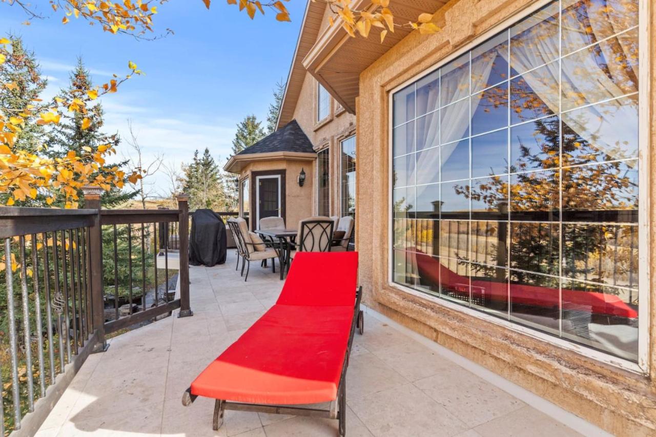 Country Escape - Acreage Home with Park