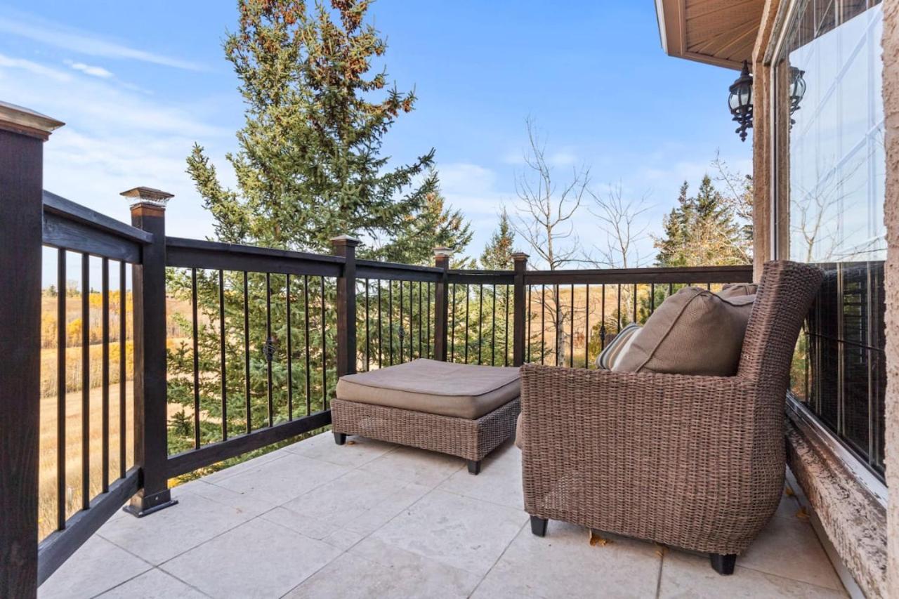 Country Escape - Acreage Home with Park