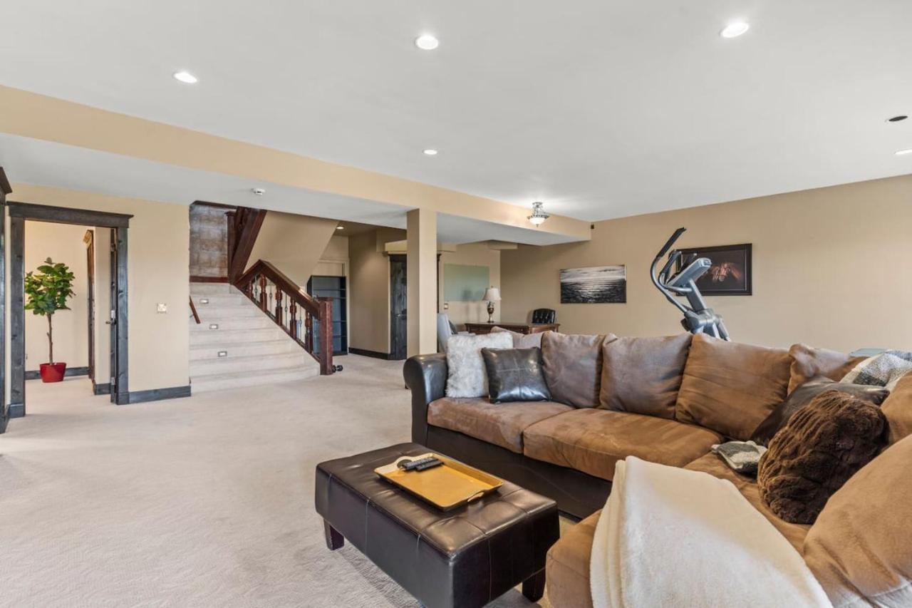 Country Escape - Acreage Home with Park