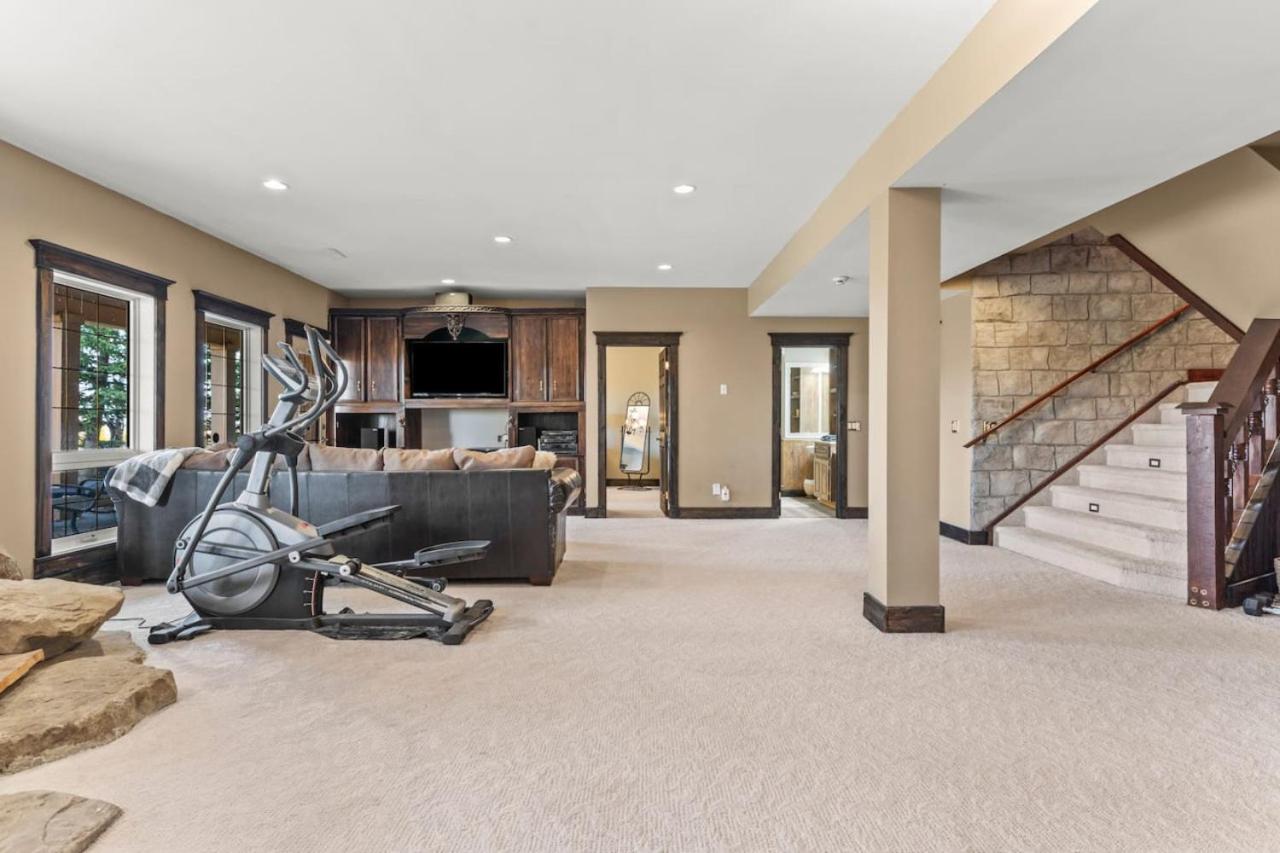 Country Escape - Acreage Home with Park