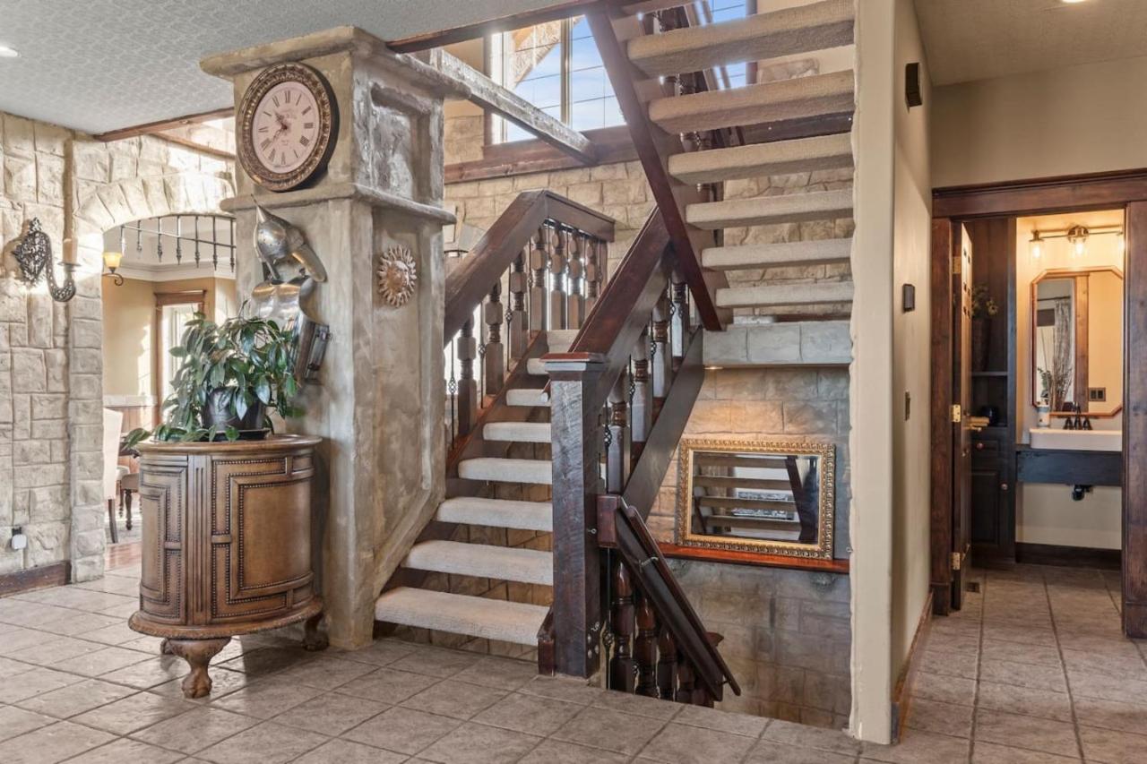 Country Escape - Acreage Home with Park