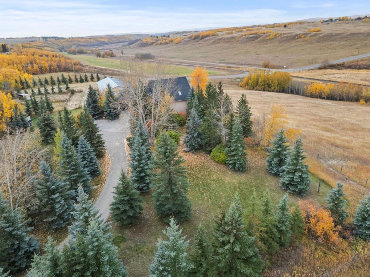 Country Escape - Acreage Home with Park
