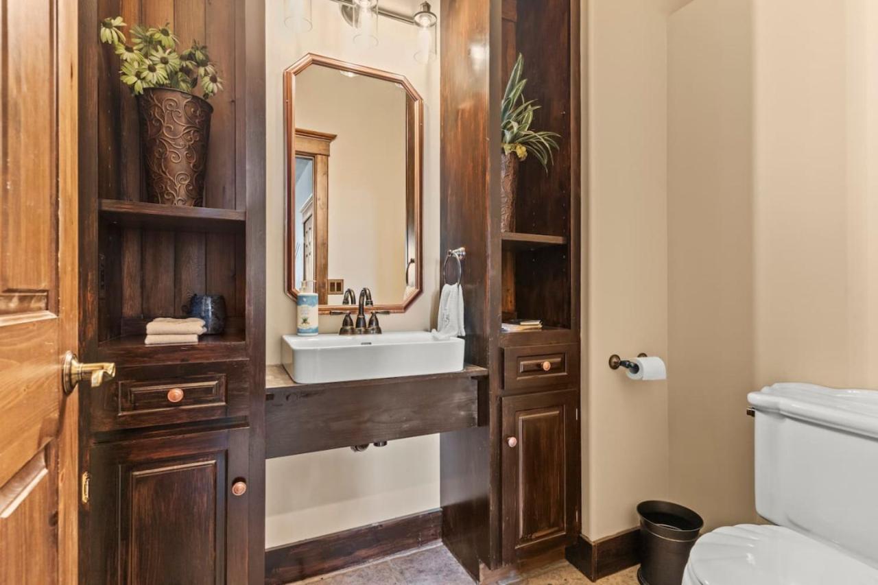 Country Escape - Acreage Home with Park