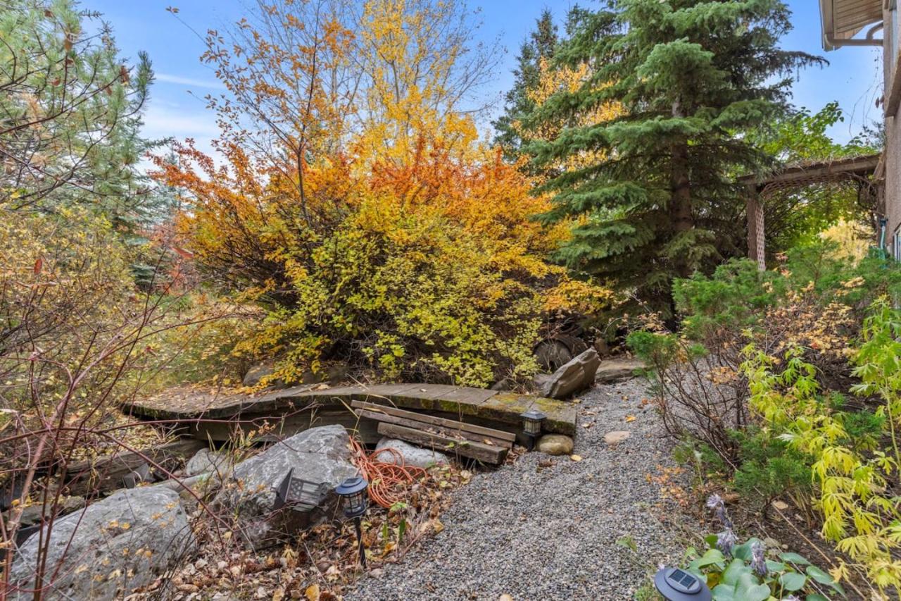Country Escape - Acreage Home with Park
