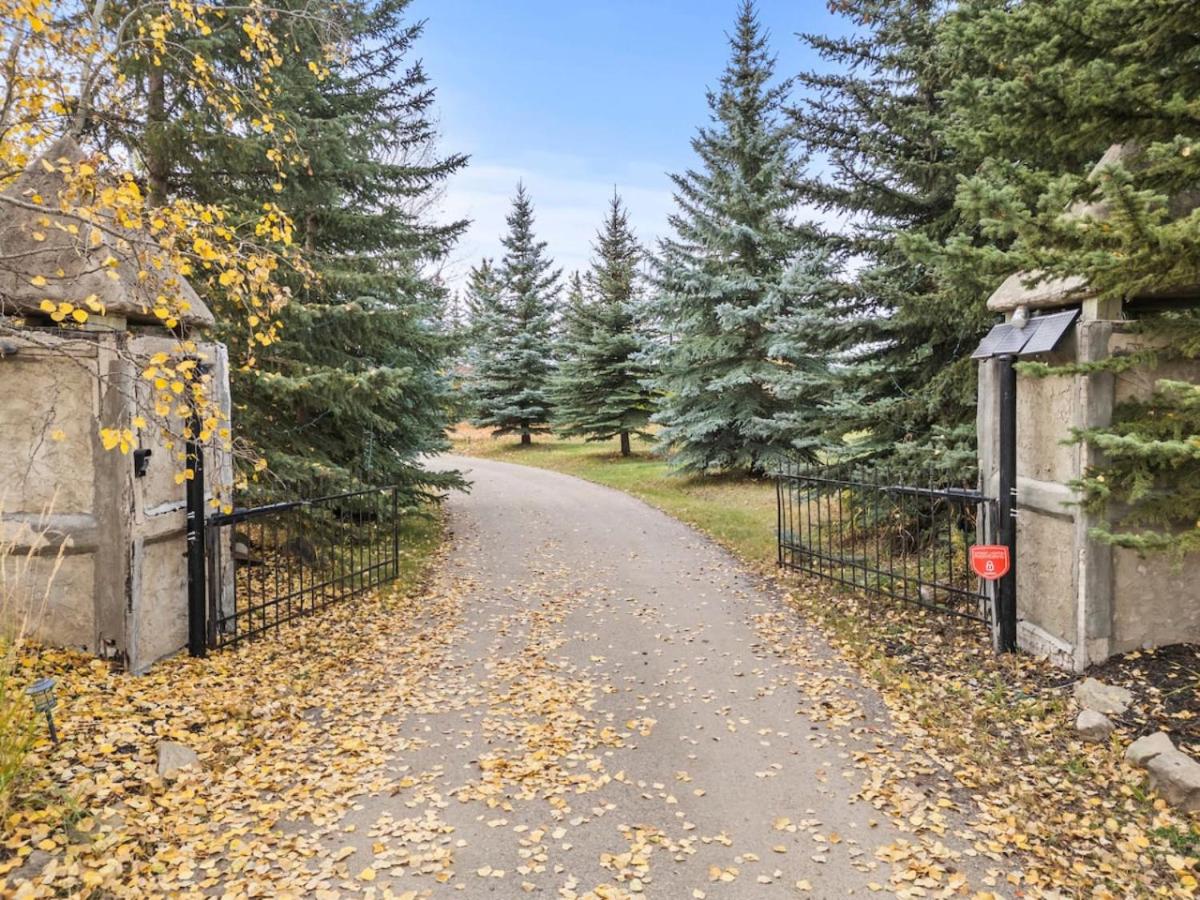 Country Escape - Acreage Home with Park
