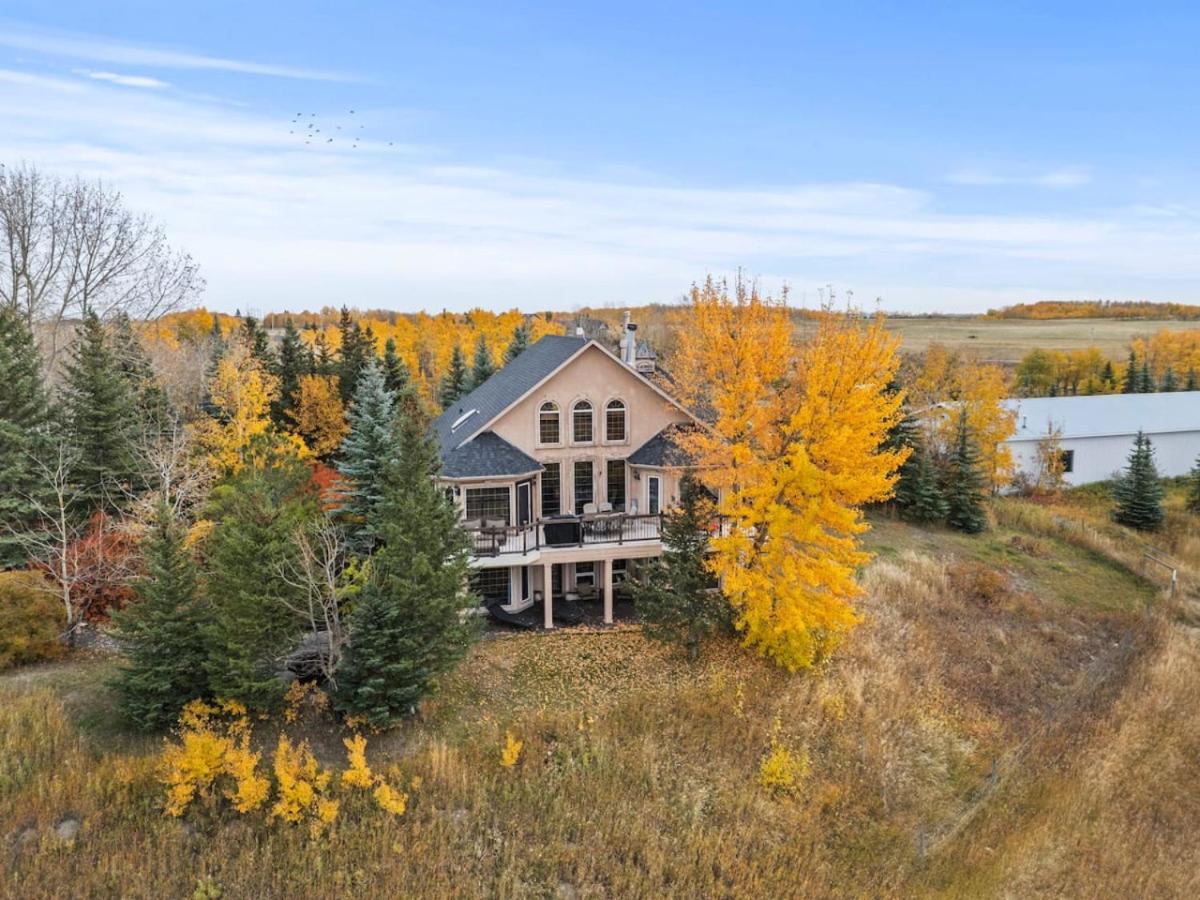 Country Escape - Acreage Home with Park