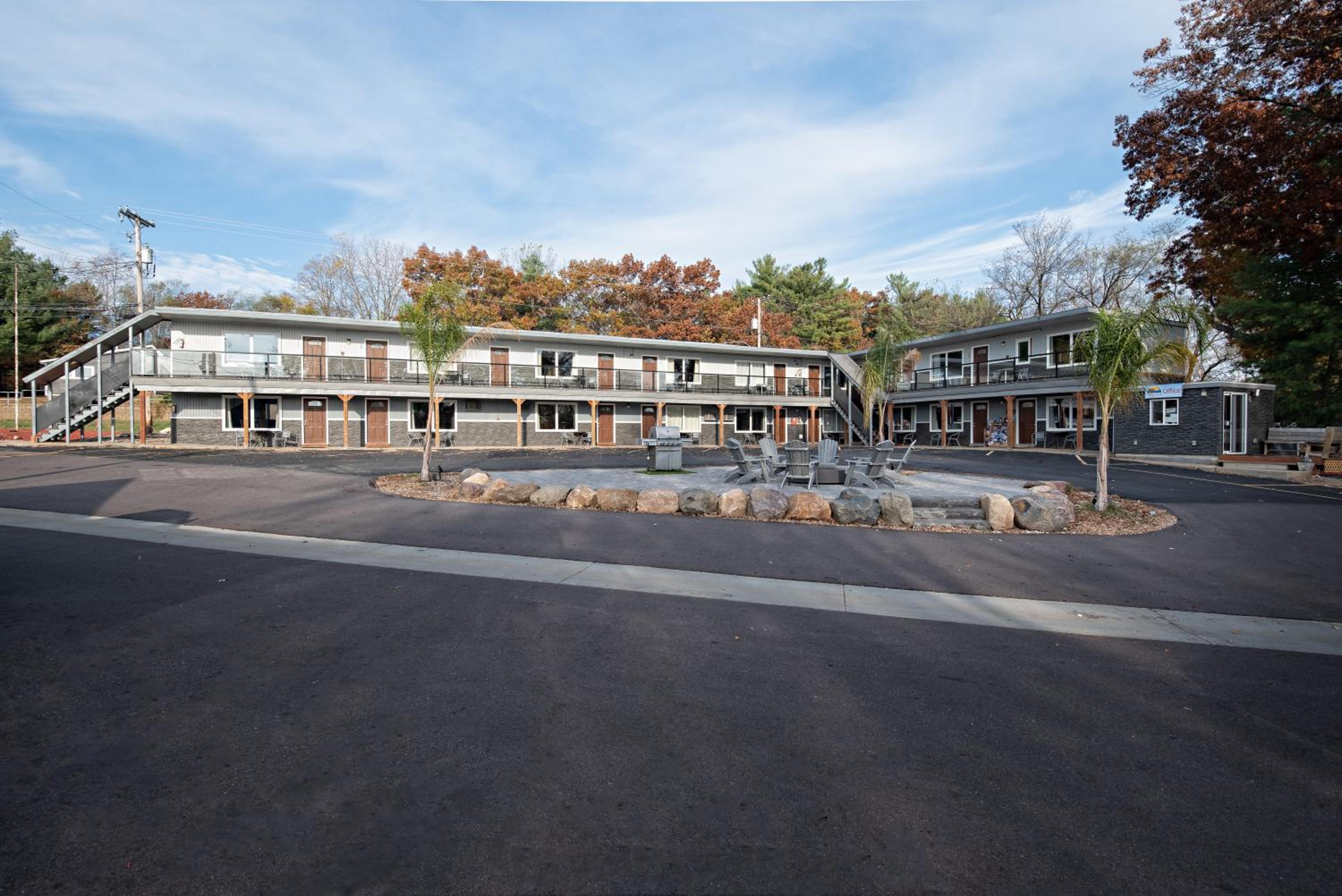 Hotel Delton Oaks Resort Motel - Image 1