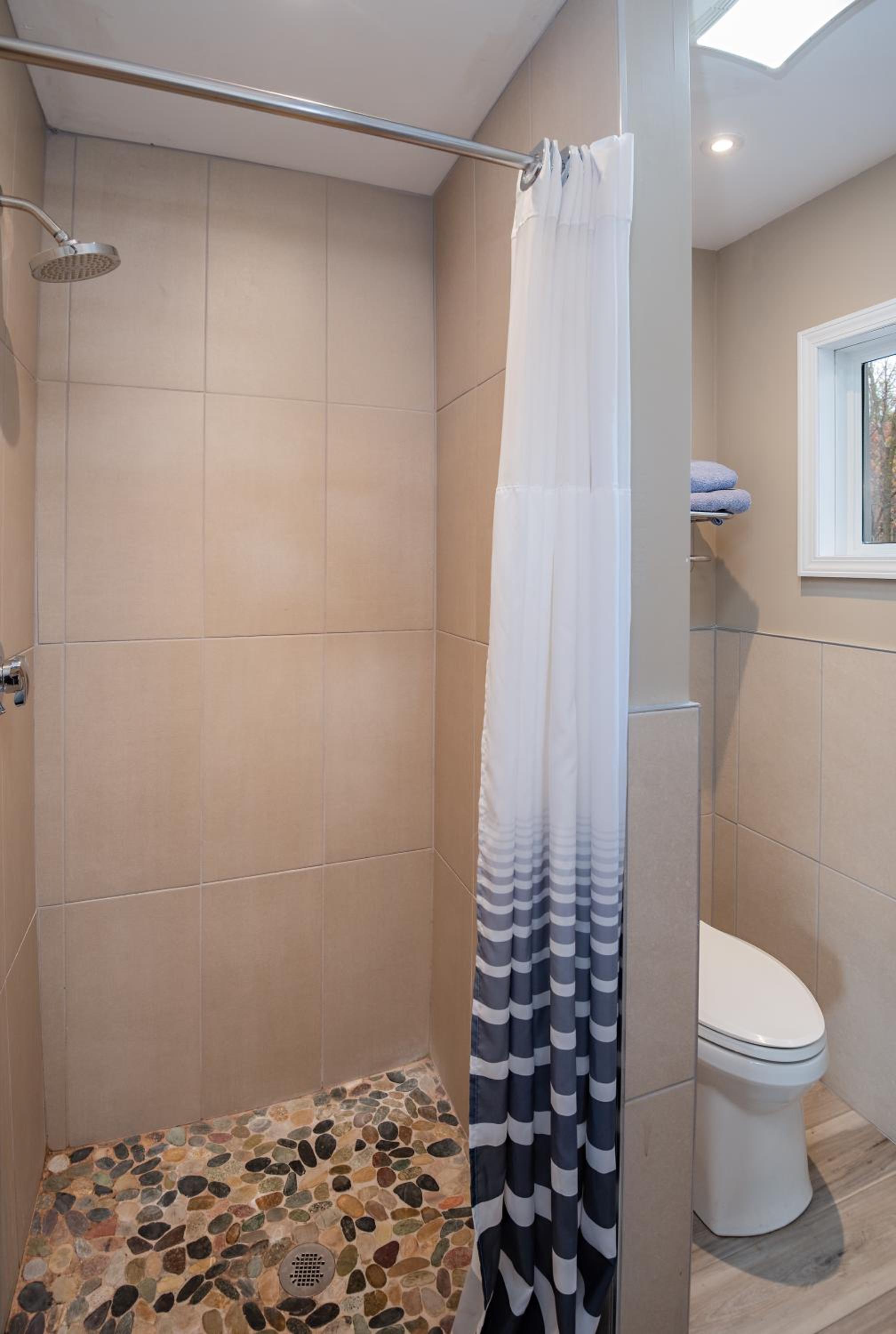 Delton Oaks Resort Motel